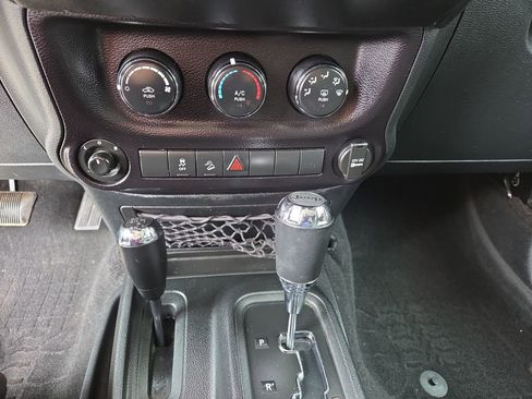 Used 2016 Jeep Wrangler Unlimited Sport w/ Quick Order Package 24S AWD/4WD image 9