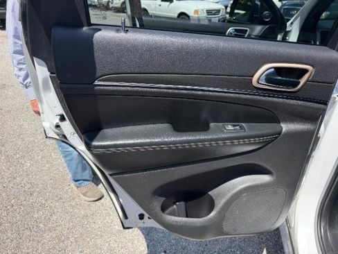 Used 2015 Jeep Grand Cherokee Limited AWD/4WD image 31