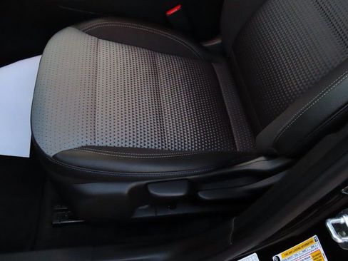 Used 2025 Chevrolet Trax LT w/ LT Convenience Package image 35