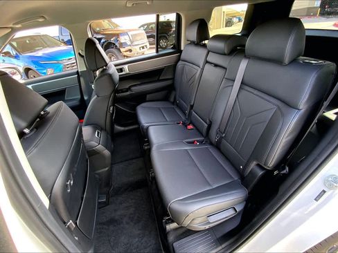 Used 2025 Hyundai Santa Fe SEL image 21