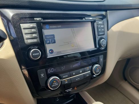 Used 2015 Nissan Rogue SV w/ SV Premium Package AWD/4WD image 19