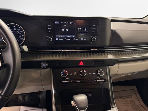 Certified 2024 Kia Carnival LX image 22