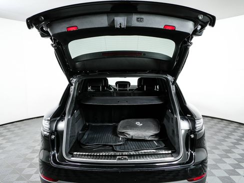 Certified 2023 Porsche Cayenne Platinum Edition AWD/4WD image 33