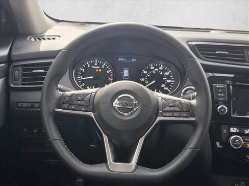 Used 2019 Nissan Rogue SV FWD image 17