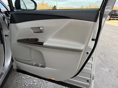 Used 2009 Toyota Venza AWD V6 4dr Crossover image 13