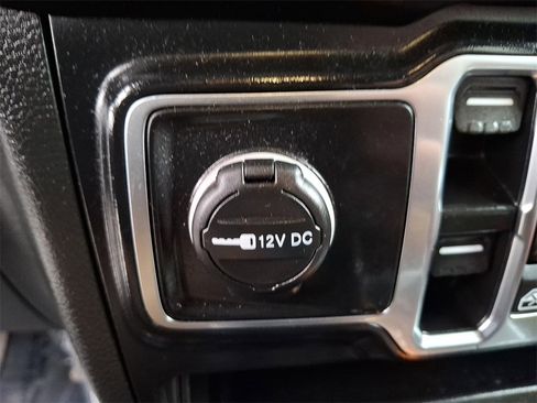 Used 2022 Jeep Wrangler Unlimited Sahara image 26