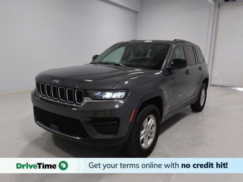 Used 2022 Jeep Grand Cherokee Laredo w/ Luxury Tech Group I AWD/4WD image 1