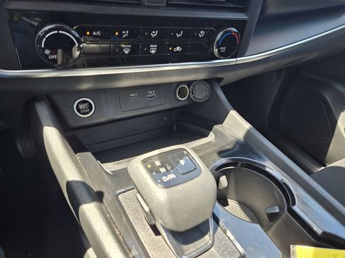 Used 2023 Nissan Rogue S AWD/4WD image 17