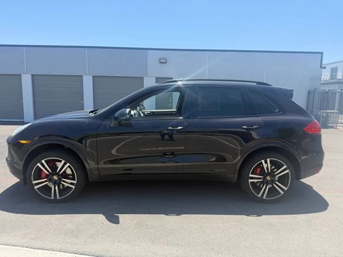 Used 2014 Porsche Cayenne Turbo S AWD/4WD image 3