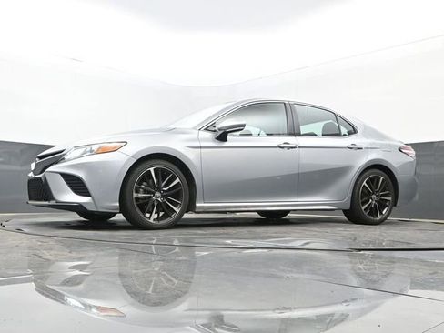 Used 2020 Toyota Camry XSE image 12