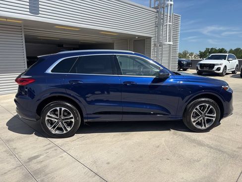 Certified 2025 Audi Q5 Premium w/ Convenience Package AWD/4WD image 4