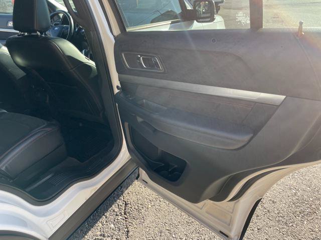Used 2018 Ford Explorer XLT w/ Equipment Group 202A AWD/4WD image 25