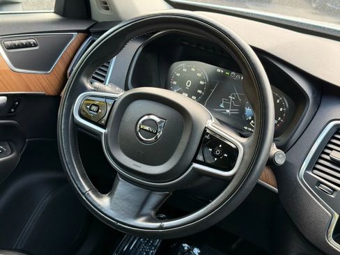 Used 2022 Volvo XC90 T6 Momentum w/ Climate Package image 11