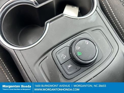 Used 2024 GMC Terrain SLE image 25