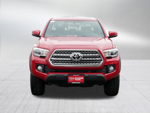 Used 2016 Toyota Tacoma TRD Off-Road w/ Premium & Technology Package AWD/4WD image 2