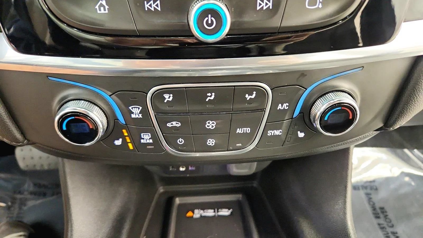 Used 2023 Chevrolet Traverse LT FWD image 21