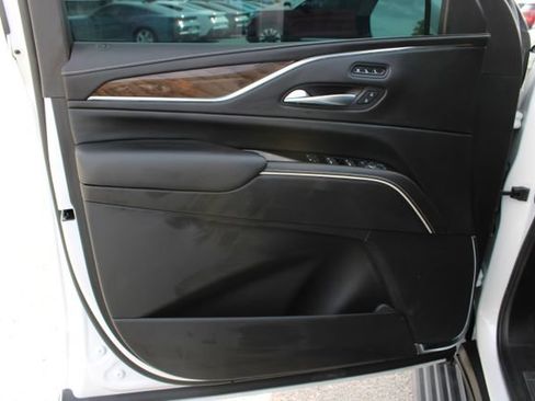 Used 2024 Cadillac Escalade Sport Platinum w/ LPO, ONYX Package AWD/4WD image 14