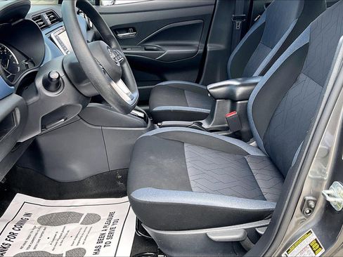 Used 2025 Nissan Versa SV FWD image 21