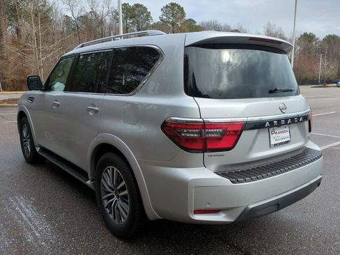 Used 2024 Nissan Armada SL w/ Captain's Chairs Package image 6