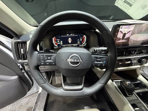 New 2026 Nissan Pathfinder SL image 9