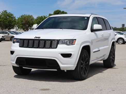 Used 2021 Jeep Grand Cherokee Laredo X AWD/4WD image 6