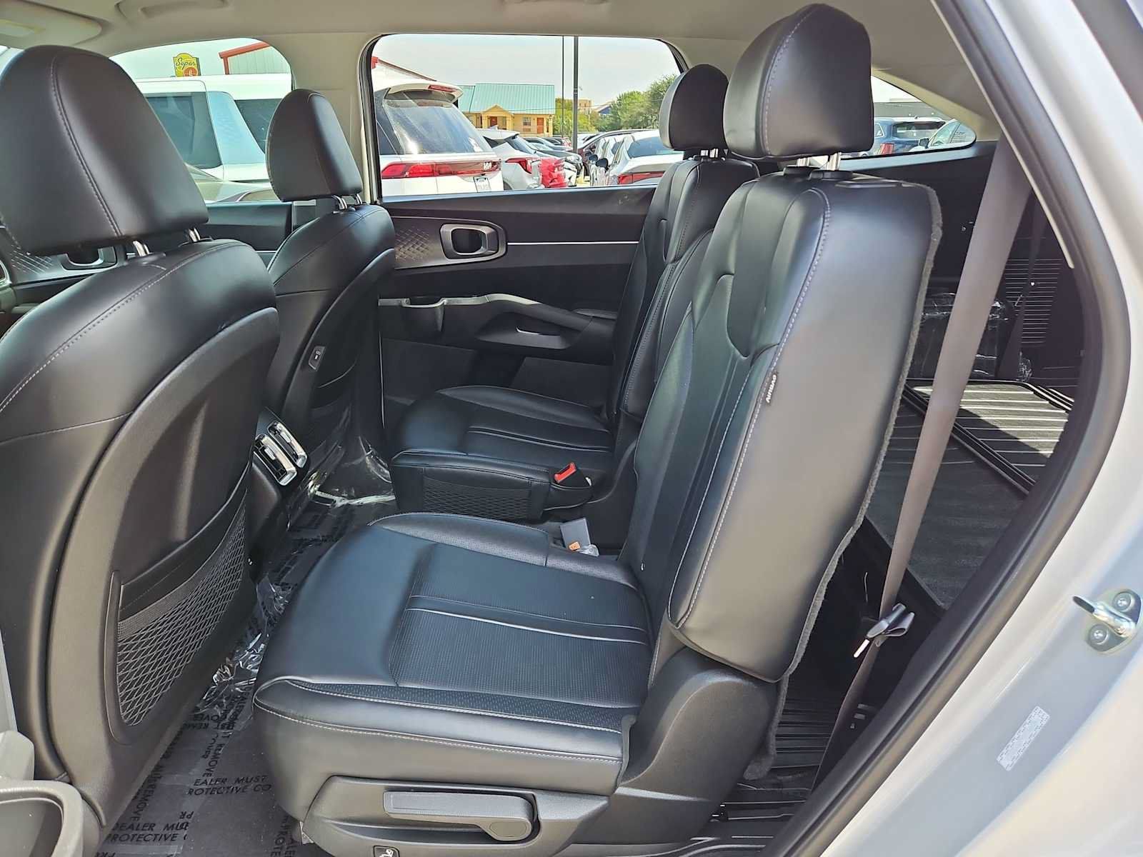 Used 2025 Kia Sorento EX AWD/4WD image 16