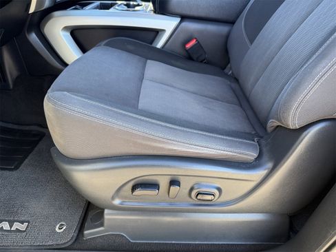 Used 2020 Nissan Titan SV w/ SV Convenience Package image 22