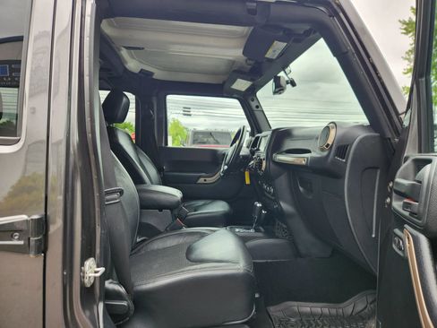 Used 2016 Jeep Wrangler Unlimited Sahara image 42