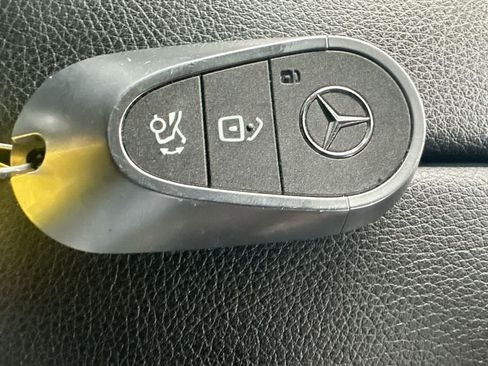 Used 2025 Mercedes-Benz GLC 300 4MATIC w/ AMG Line image 28