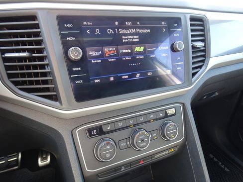 Used 2021 Volkswagen Atlas SE w/ Panoramic Sunroof Package image 3