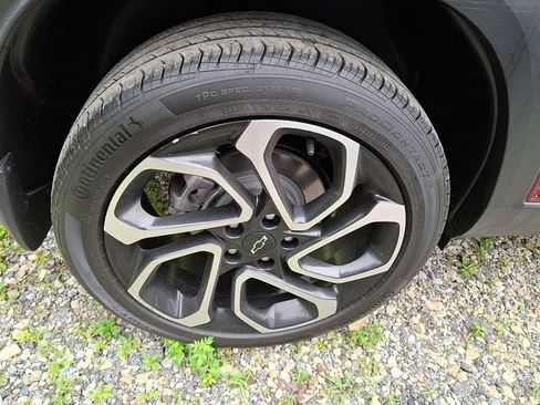 Used 2024 Chevrolet Trax RS w/ Sunroof Package FWD image 7