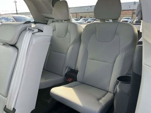 Used 2021 Volvo XC90 T6 Momentum image 17