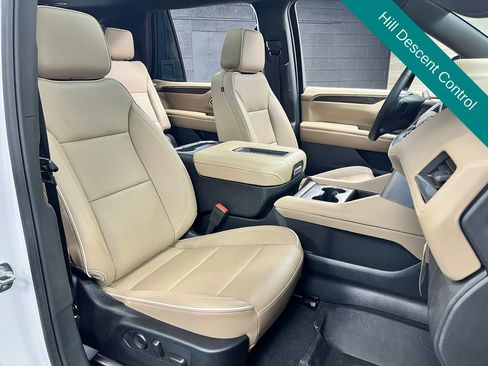 Used 2024 Chevrolet Tahoe Premier AWD/4WD image 15