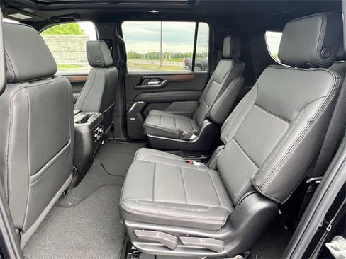 New 2025 GMC Yukon Denali w/ Denali Reserve Package image 15