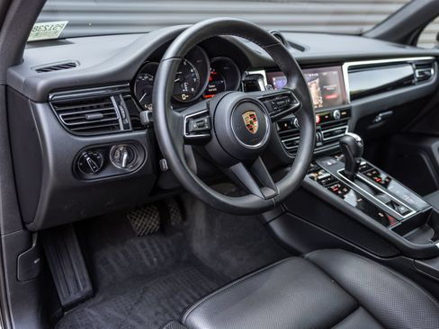 Certified 2026 Porsche Macan AWD/4WD image 4