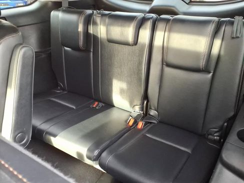 Used 2017 Toyota Highlander XLE image 12