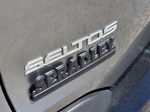 Used 2025 Kia Seltos EX AWD/4WD image 11