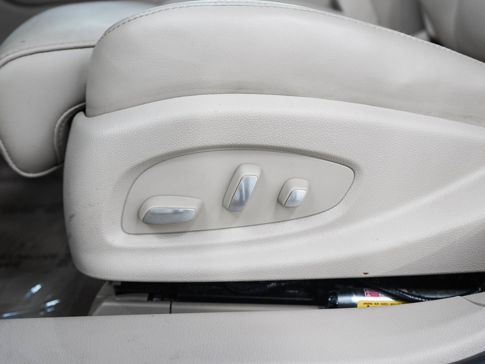 Used 2013 Cadillac XTS Premium FWD image 25