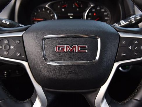 Used 2024 GMC Terrain SLT image 20