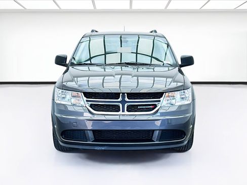 Used 2019 Dodge Journey SE image 2