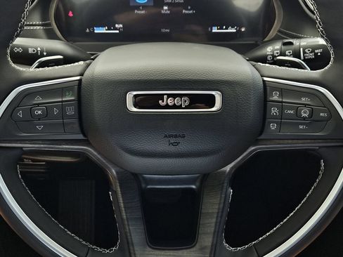 New 2026 Jeep Grand Cherokee Altitude RWD image 21