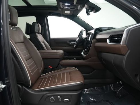 Used 2025 GMC Yukon Denali Ultimate w/ LPO, Floor Liner Package AWD/4WD image 32