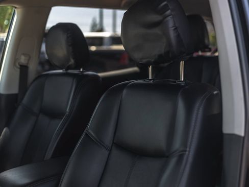 Used 2019 Nissan Pathfinder SL FWD image 7