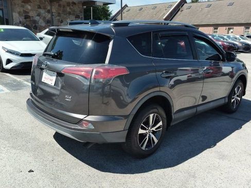 Used 2017 Toyota RAV4 XLE AWD/4WD image 5