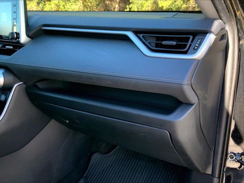 Used 2020 Toyota RAV4 XLE Premium AWD/4WD image 19