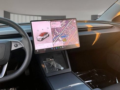 Used 2025 Tesla Model 3 Long Range RWD image 9