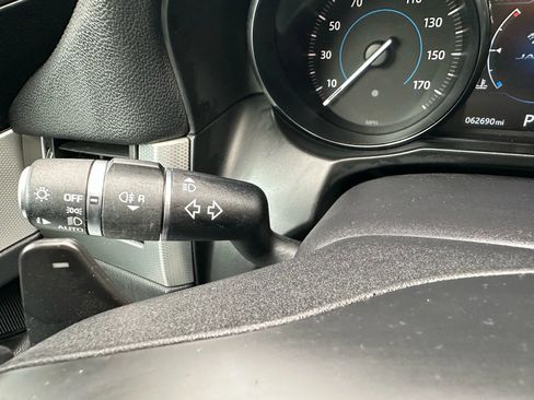 Used 2017 Jaguar XF Premium image 23