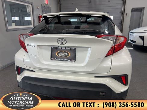 Used 2018 Toyota C-HR XLE FWD image 4