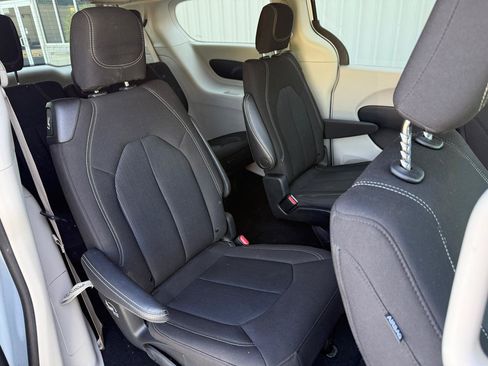Used 2022 Chrysler Voyager LX FWD image 32