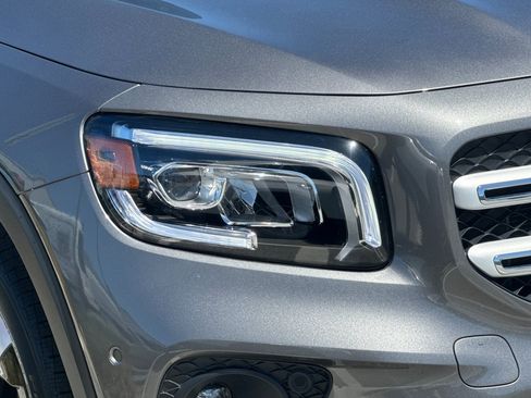 Used 2022 Mercedes-Benz GLB 250 4MATIC image 11